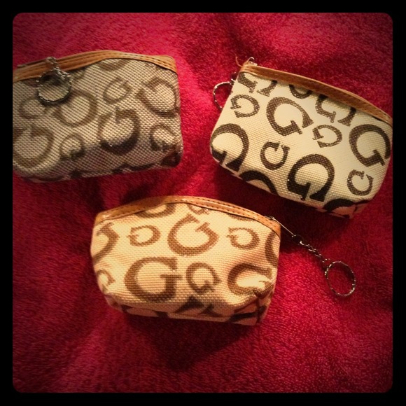 *G* logo coin purse