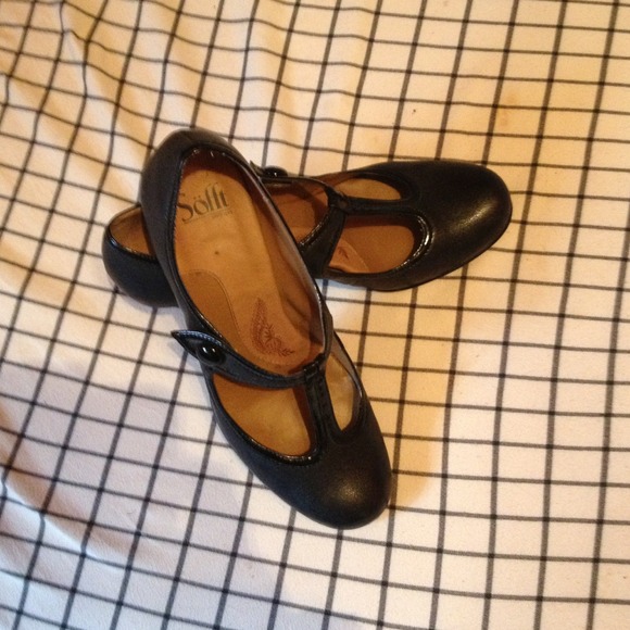 T strap heels