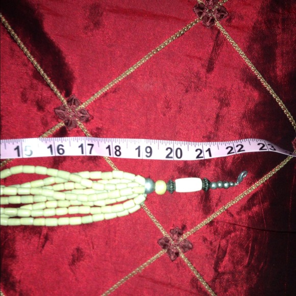 ivory colored necklace - Picture 2 of 2