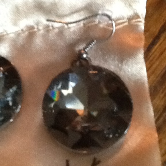 SOLD---Cache Earrings NEW with Tag...(lead free) - Picture 3 of 4