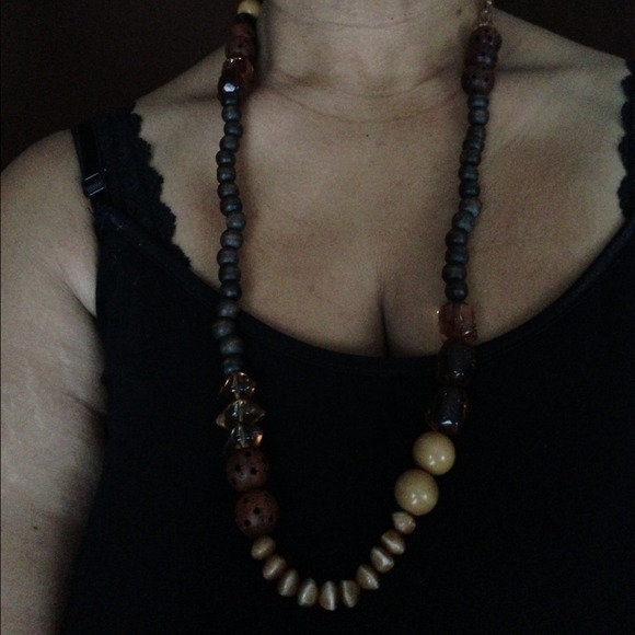 wood beaded necklace - Picture 1 of 2