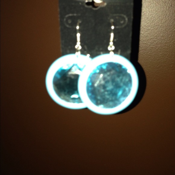 earrings - Picture 2 of 2