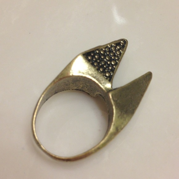 ❌SOLD❌LAST ONE! LV Spiked Ring - Picture 3 of 3