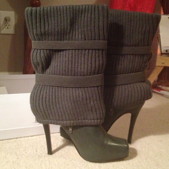 ⛄️Winter Wonderland HP⛄️Grey Cashmere Boots - Picture 2 of 4