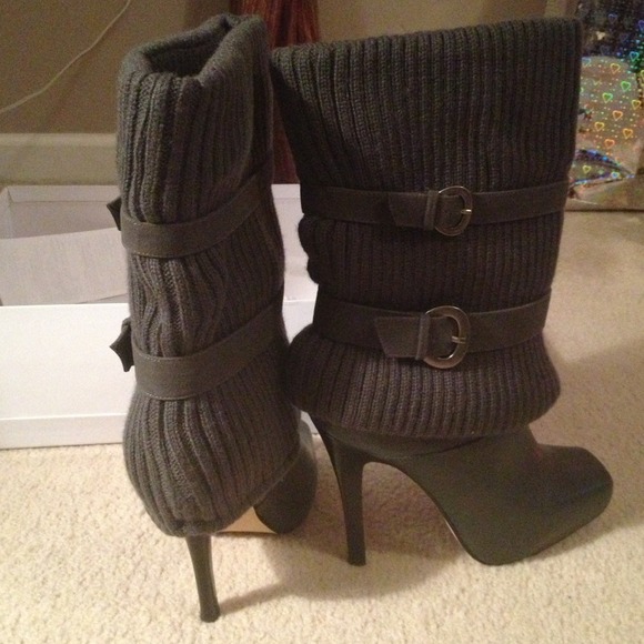 ⛄️Winter Wonderland HP⛄️Grey Cashmere Boots - Picture 4 of 4