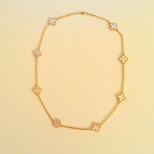 💋Beautiful mother of pearl/gold clover necklace
