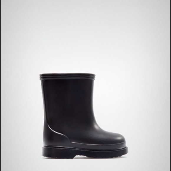 SOLD 👉 Zara Toddler Welly Boot
