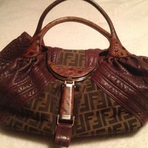 FENDI SPY BAG !!! Like New