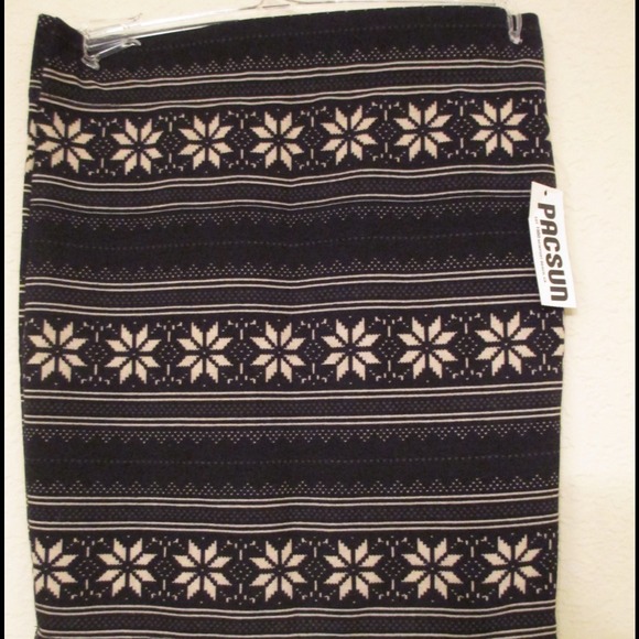 ❌ON HOLD❌ Snowflake body-con skirt from Pac Sun, - Picture 2 of 2