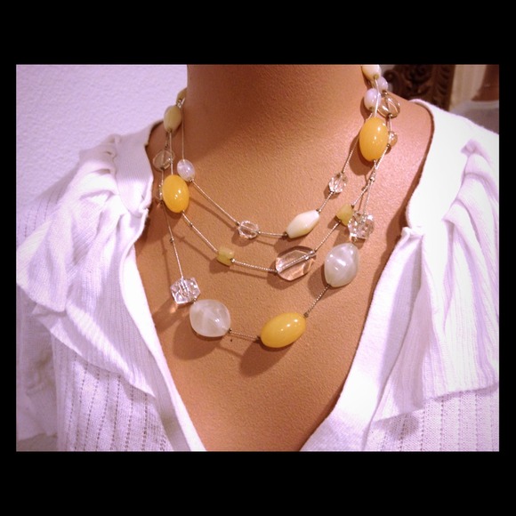 Free gift @mayu**Soft Yellow & ivory tone necklace - Picture 1 of 3