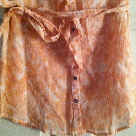 TRADED ruffled collar top - Picture 2 of 4