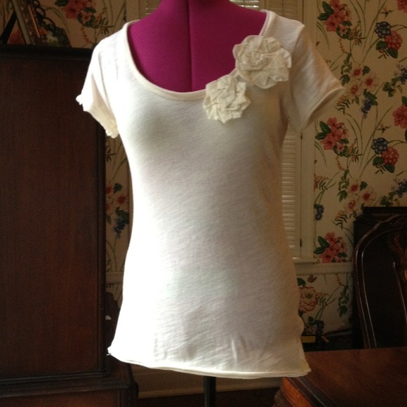 Sold!!  Cream color cotton t shirt w/ flowers S