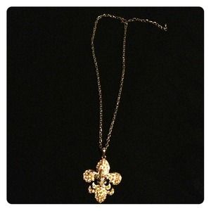 Gorgeous sparkly necklace.