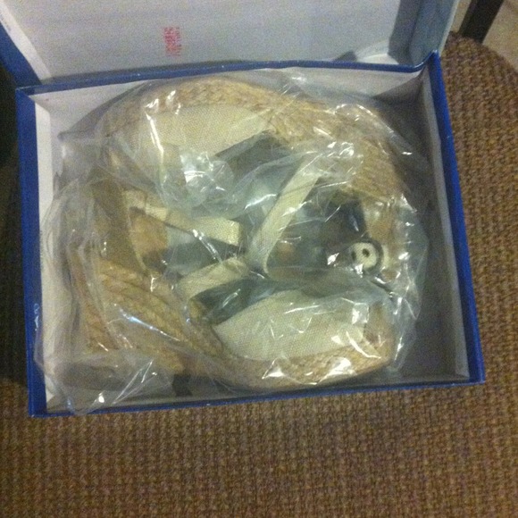 Brad new neutral wedges - Picture 4 of 4