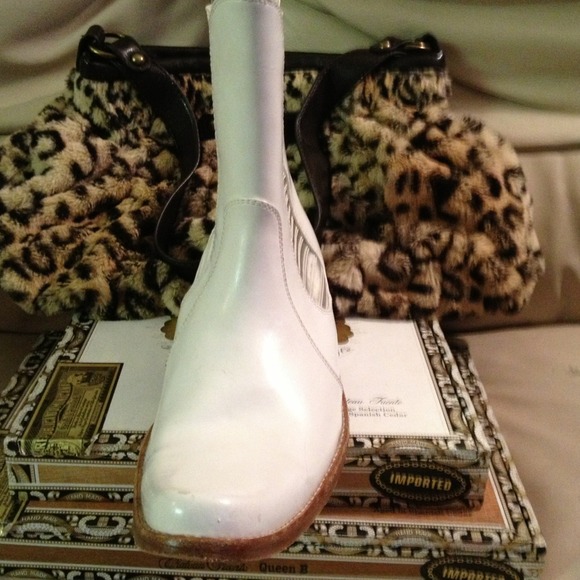 CLOSING SALE Contemporary cowgirl Ankle Boot - Picture 3 of 4