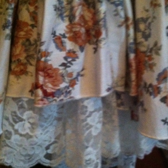 White floral tube dress. - Picture 3 of 4