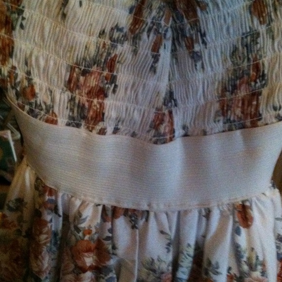 White floral tube dress. - Picture 4 of 4