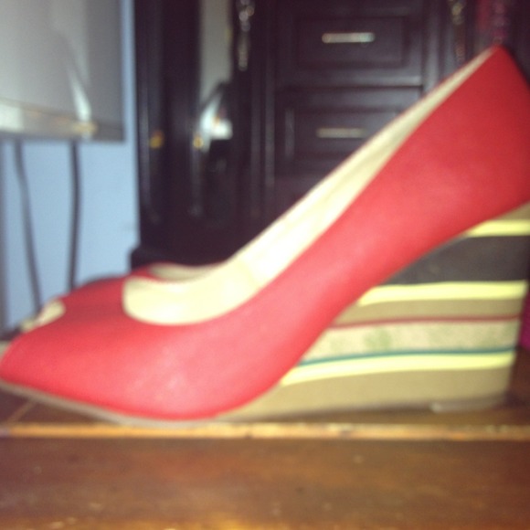 red multi-colored peep-toe wedges