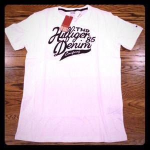 Great t-shirt for your man! HILFIGER DENIM. Sz XL