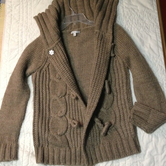 Gap sweater with cute button and details - Picture 4 of 4