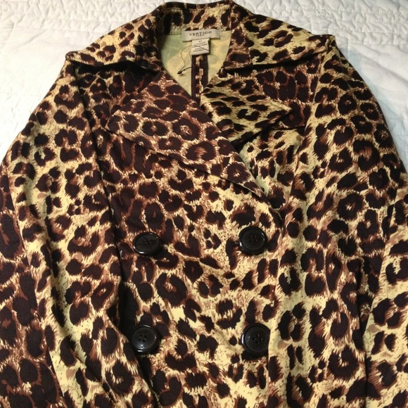 Almost new leapord jacket - Picture 3 of 4