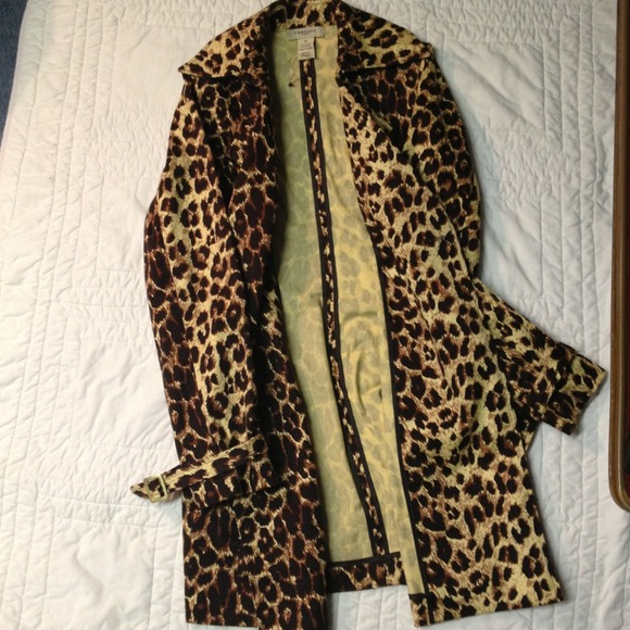 Almost new leapord jacket - Picture 4 of 4