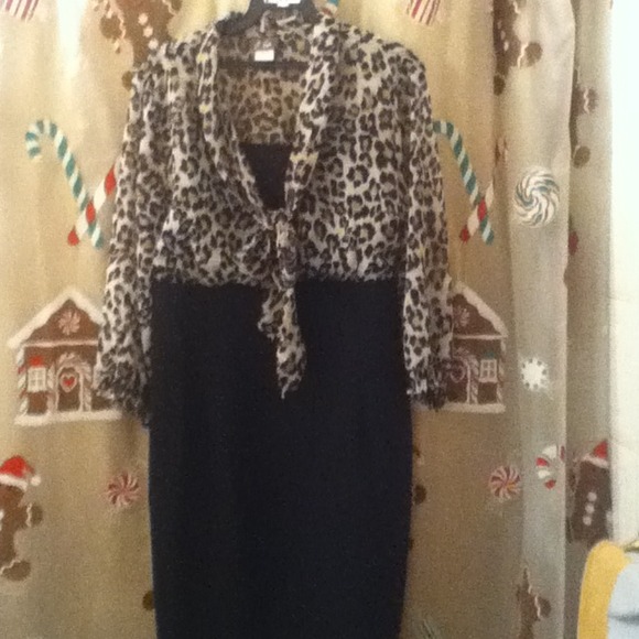 ❌SOLD❌             Leopard accent dress