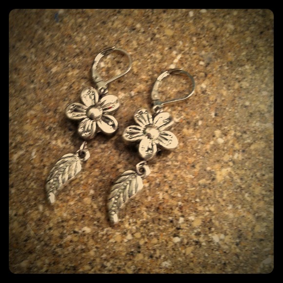 SOLD 🌲Free with purchase earrings