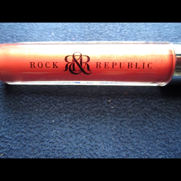 Rock and Republic lip gloss in Hot Sauce - Picture 3 of 3