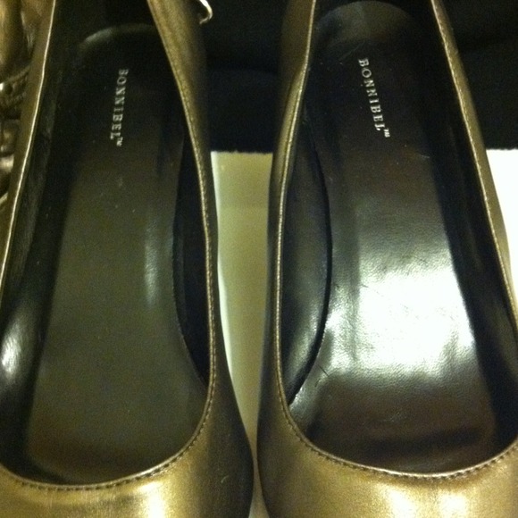 Shoes/pumps/mark downs! - Picture 3 of 4