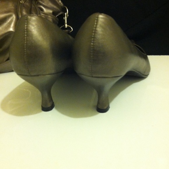 Shoes/pumps/mark downs! - Picture 4 of 4