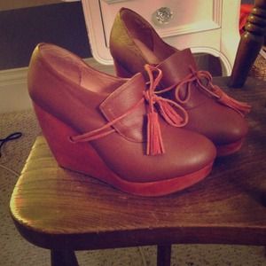 Bartlett Wedges (in brown) by Fiel