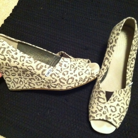 TOMS wedges