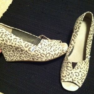 TOMS wedges