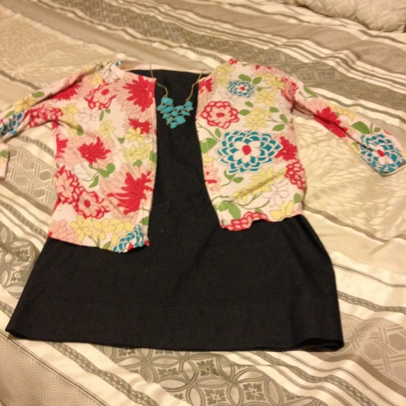 💢Sold💢Flower print Sweater