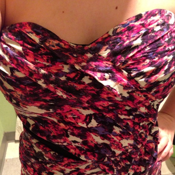 Lipsy Strapless Pleated Dress size 6 - Picture 2 of 4