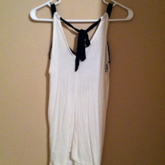 xs Bebe top w/side pockets - Picture 4 of 4