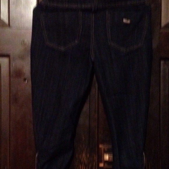 Cute skinny jeans! - Picture 2 of 2