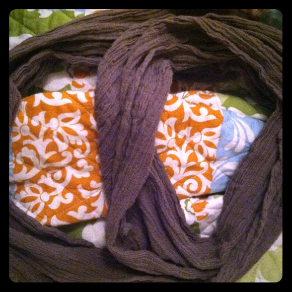 Old Navy Grey Infinity Scarf - Picture 1 of 1