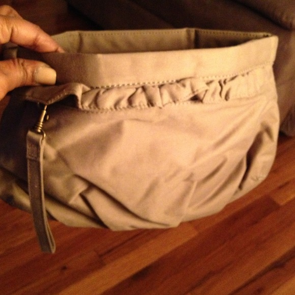 🔥NWOT🔥Cute Gap Clutch