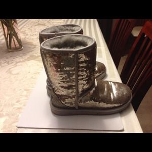 Silver sequin Uggs-size 9.