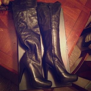 Report Signature Fairfax2 as Kim K wears