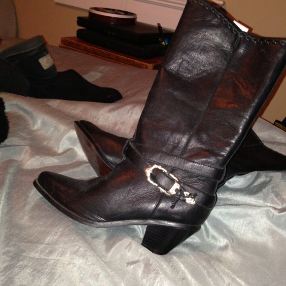 Black leather cowboy boots