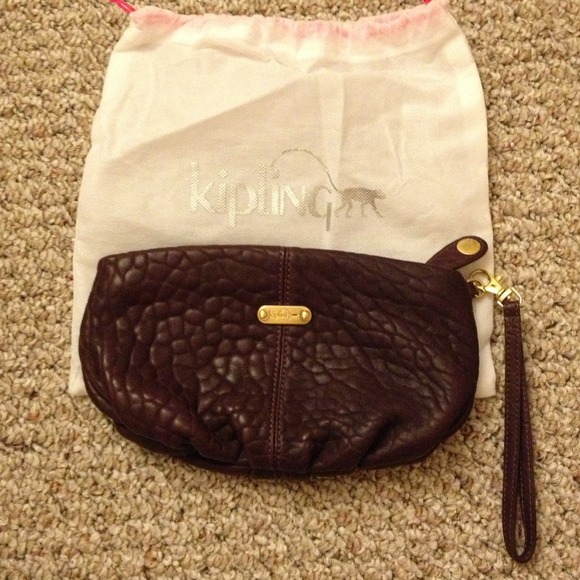 Large pebbled wristlet