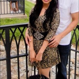 Size SMALL: V-neck print dress