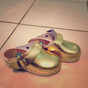 Little Girl metallic Gold clogs