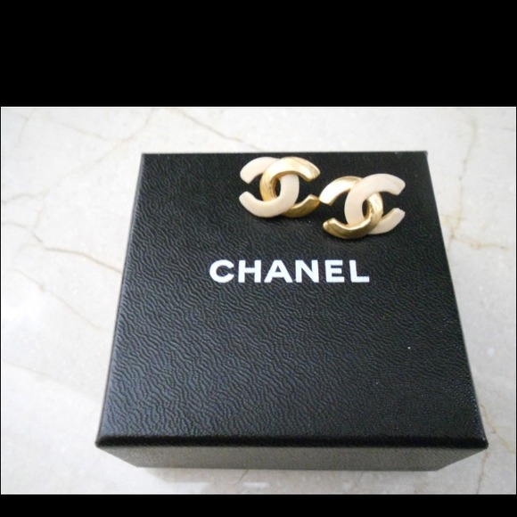Authentic Chanel earrings not sure if I wanna sell - Picture 2 of 4