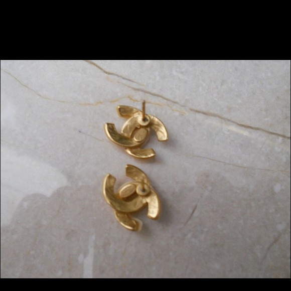 Authentic Chanel earrings not sure if I wanna sell - Picture 3 of 4