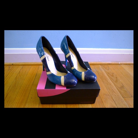 Modern teal stripped pumps