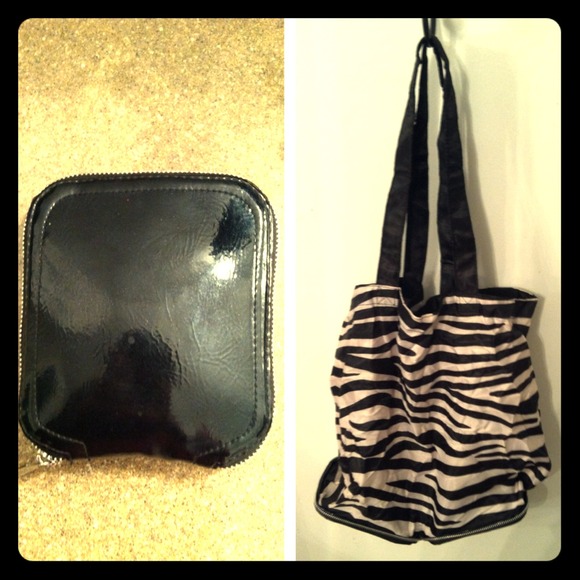 🌷SOLD! Foldable zebra print tote!🌷